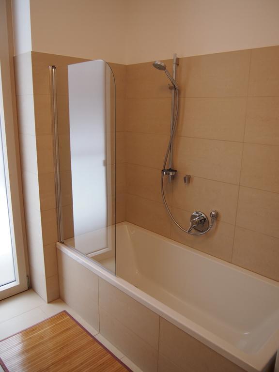 Apartment Schlosspark Am Traunsee Altmünster Стая снимка