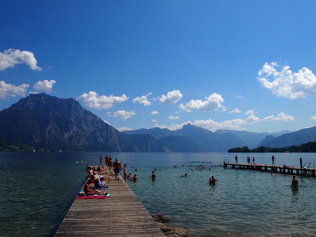 Apartment Schlosspark Am Traunsee Altmünster Стая снимка