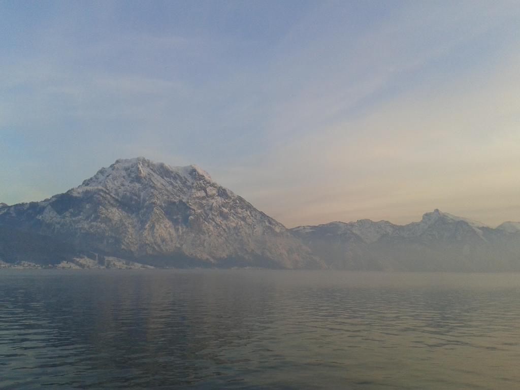 Apartment Schlosspark Am Traunsee Altmünster Стая снимка